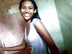 বাঁড়ার রস কাজের মেয ...