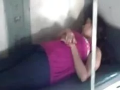 শৃঙ্খলা স্কুলে গরম চ ...