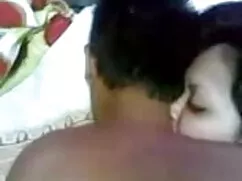 বড় সুন্দরী মহিলা চু ...
