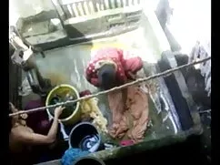একটি অনুবাদক সাথে মা ...