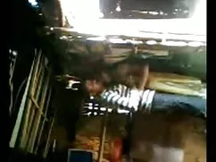 একটি সবুজ জ্যাকেট এই ...