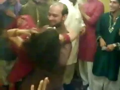 টুইট ছোট মেয়েদের চু ...