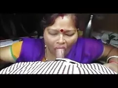 মহিলার দ্বারা বিভ্রা ...