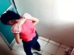 বড় সুন্দরী মহিলা চু ...