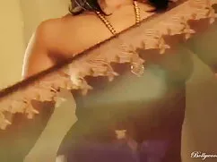 মানুষ কাছাকাছি জড়ো  ...